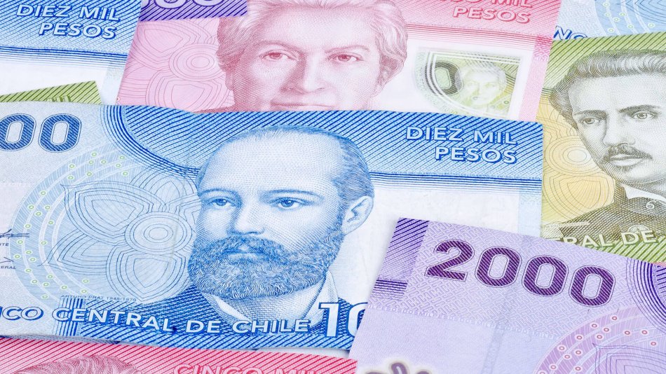 Chilean bills demonstrating the difference in zeroes